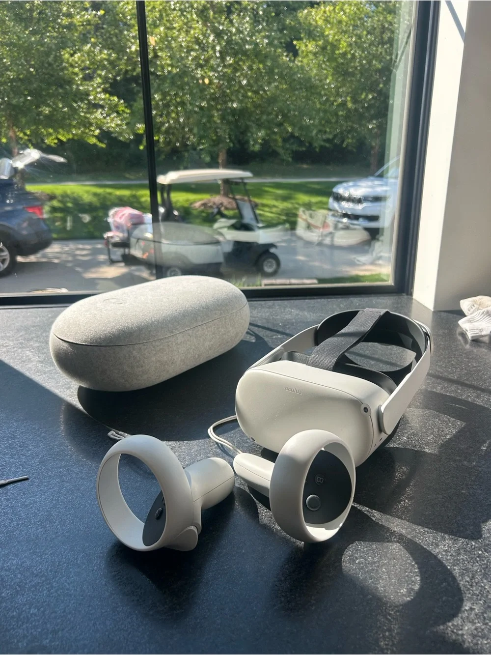 Meta Quest 2 VR - Controllers included - White